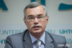 К свердловскому замминистра пришли с обысками